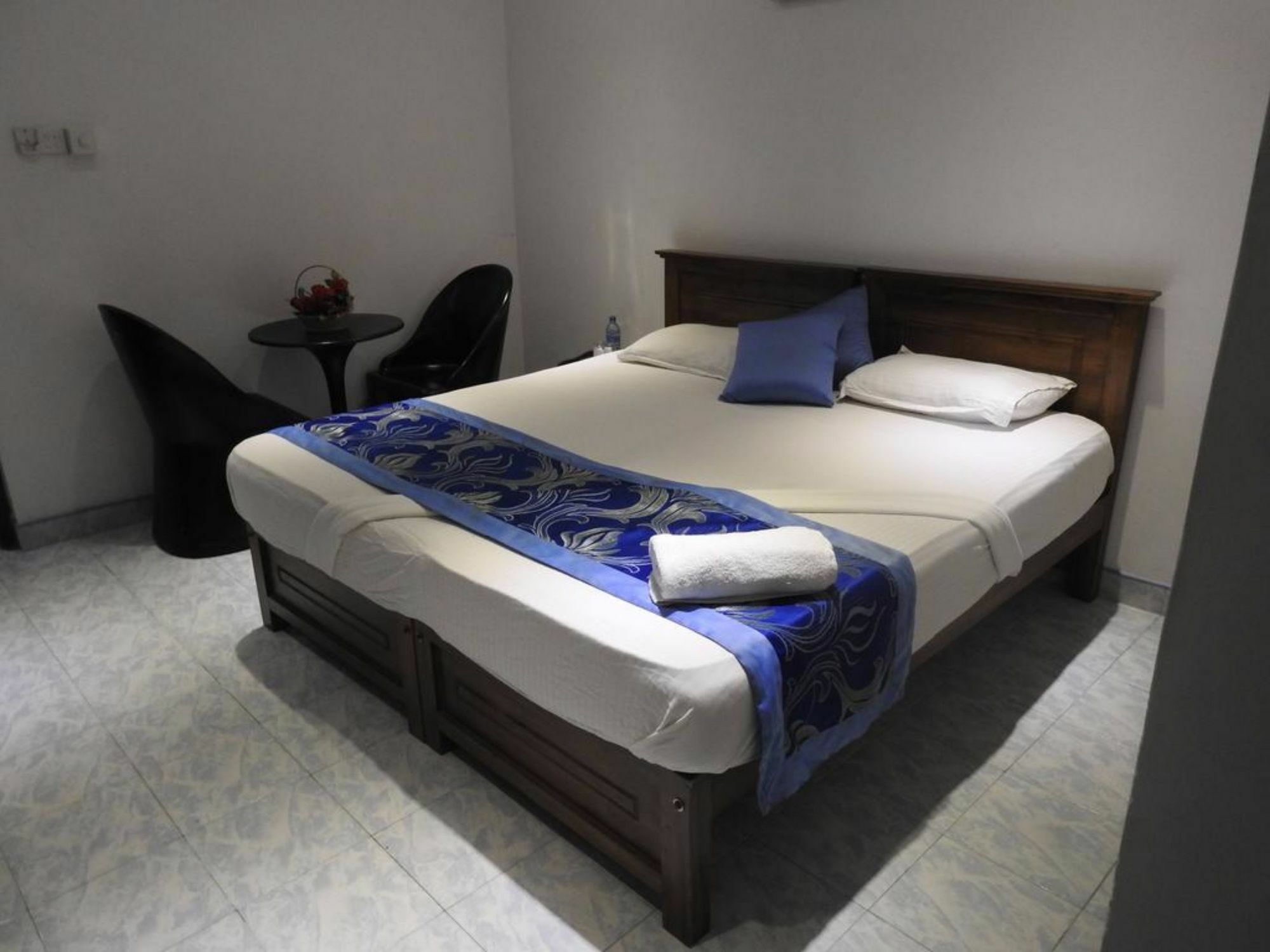 Oak Wood Inn 康提 外观 照片
