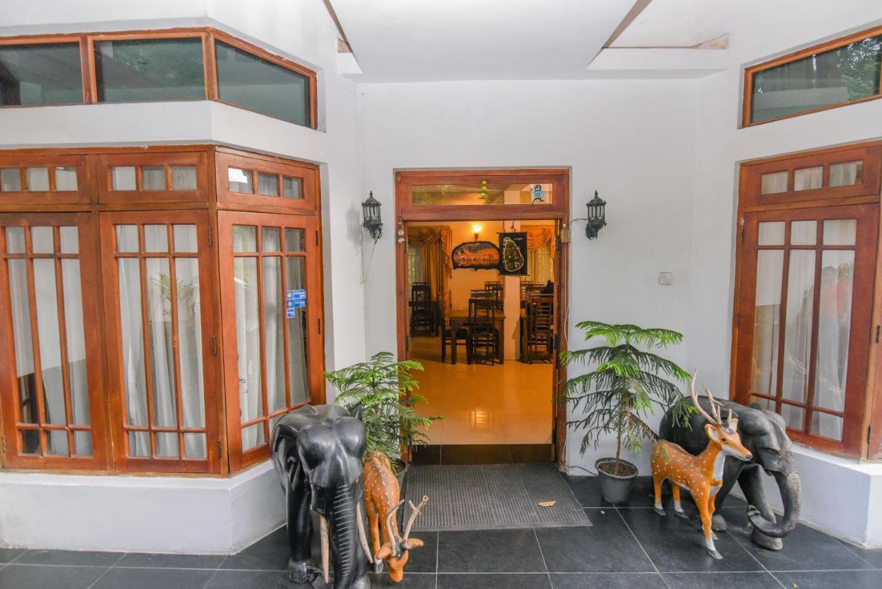 Oak Wood Inn 康提 外观 照片